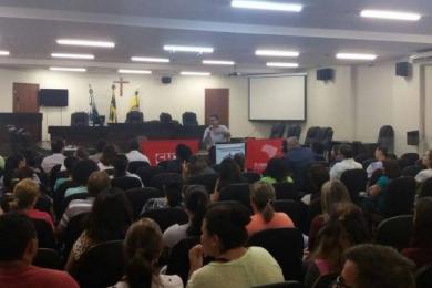 UMUARAMA DECIDE ADERIR Á GREVE GERAL NO DIA 28 Foto UMUARAMA DECIDE ADERIR Á GREVE GERAL NO DIA 28