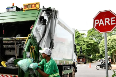 Umuarama: TCE-PR suspende licitação e investiga contrato atual para coleta de lixo Foto Umuarama: TCE-PR suspende licitação e investiga contrato atual para coleta de lixo